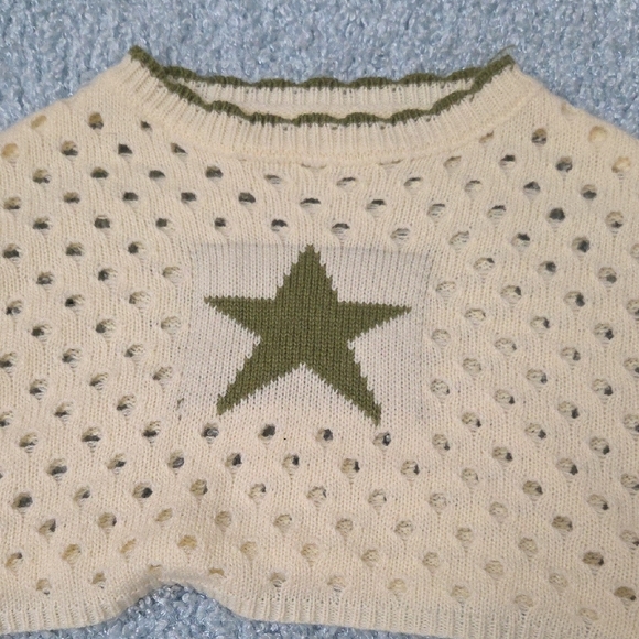 Cream and Green Star Knit Sweater - Picture 2 of 4